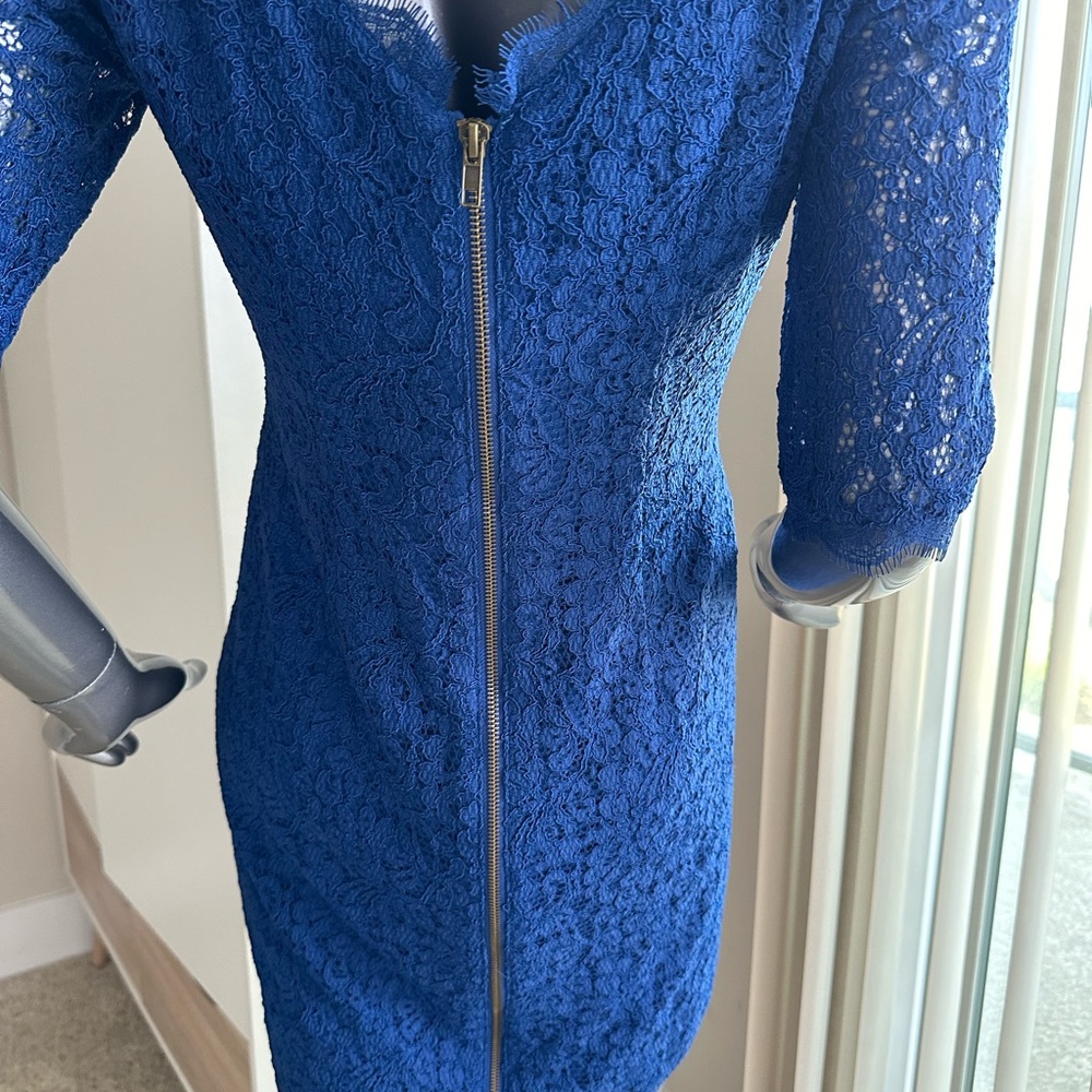 Elegant high quality lace dress by Adrianna Papell